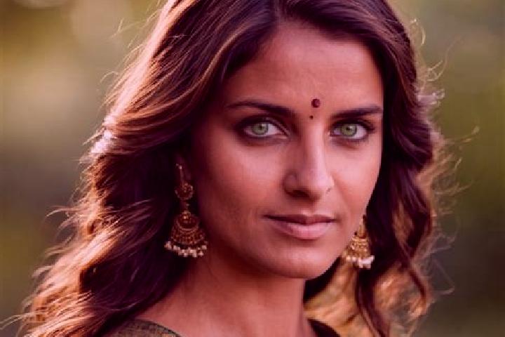 Ivy, 35, a brunette green-eyed indian companion based in Boyer. Offering Tantra, Erotic Massage, Domination, CIM. Available for incall and outcall, day and e...