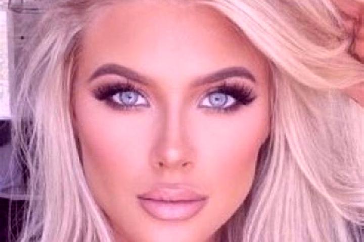 Ivy, 35, a platinum blonde green-eyed ebony companion based in Quartier Latin. Offering Girlfriend Experience, Roleplay, GFE, Overnight, Deep French Kissing....