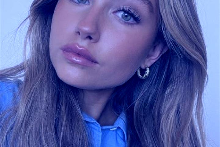 Ivy, 37, a dark blonde green-eyed middle eastern companion based in Santa Margarida da Coutada. Offering Party Girl, Massage, Domination. Available for incal...
