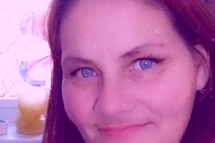 Ivy, 37, a red grey-eyed mixed companion based in Botkins. Offering CIM, Couples, Fetish. Available for incall and outcall, day and evening dates.
