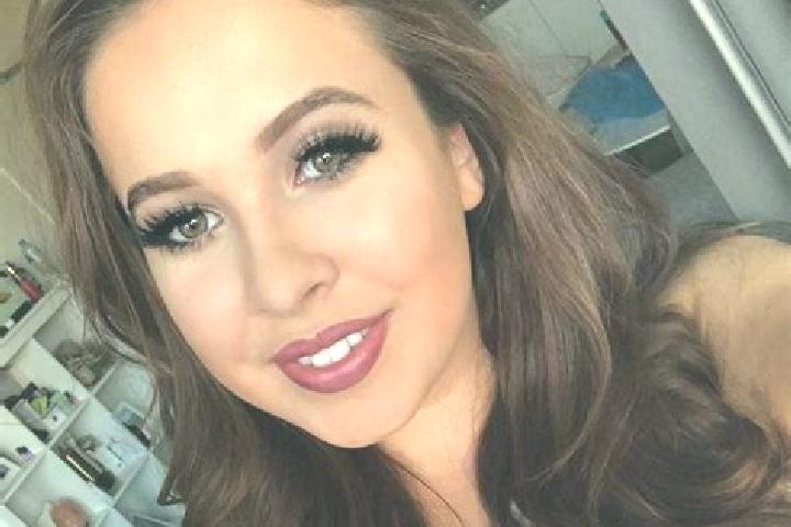 Ivy, 38, a red grey-eyed european companion based in Cugliate-Fabiasco. Offering Duos, Party Girl, Girlfriend Experience. Available for incall and outcall, d...