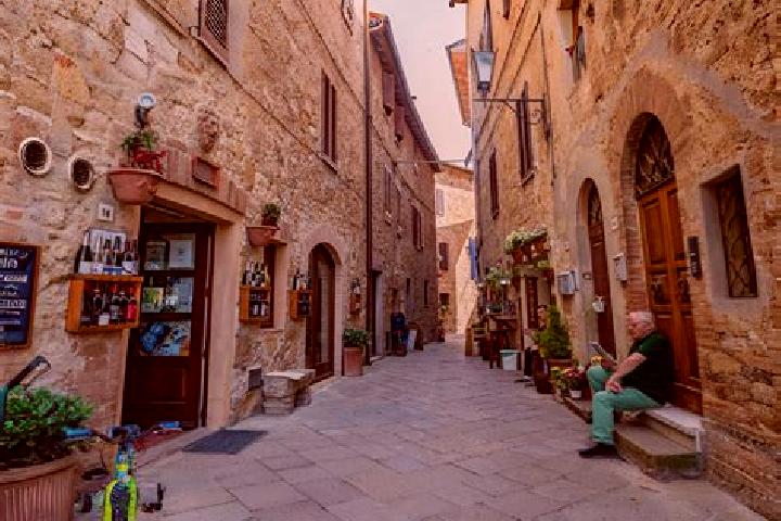 Ivy, 39 — Escort in Montegrosso Pian Latte, Italy