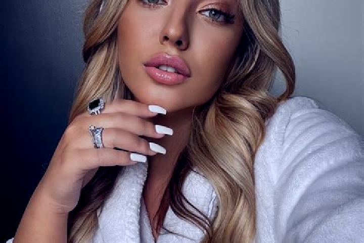 Jade, 20, a blonde amber-eyed latina companion based in Katlenburg-Lindau. Offering Prostate Massage, Party Girl, Dinner Date, Overnight, Girlfriend Experien...