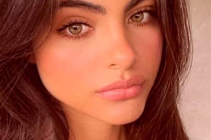 Jade, 20, a brunette hazel-eyed slavic companion based in Los Antiguos. Offering GFE, Tantra, Duos. Available for incall and outcall, day and evening dates.