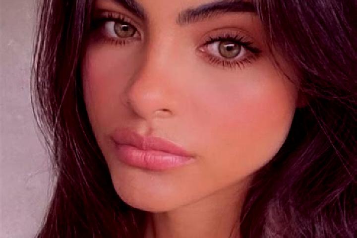 Jade, 20, a red grey-eyed indian companion based in Kemmel. Offering OWO, BDSM, Couples. Available for incall and outcall, day and evening dates.