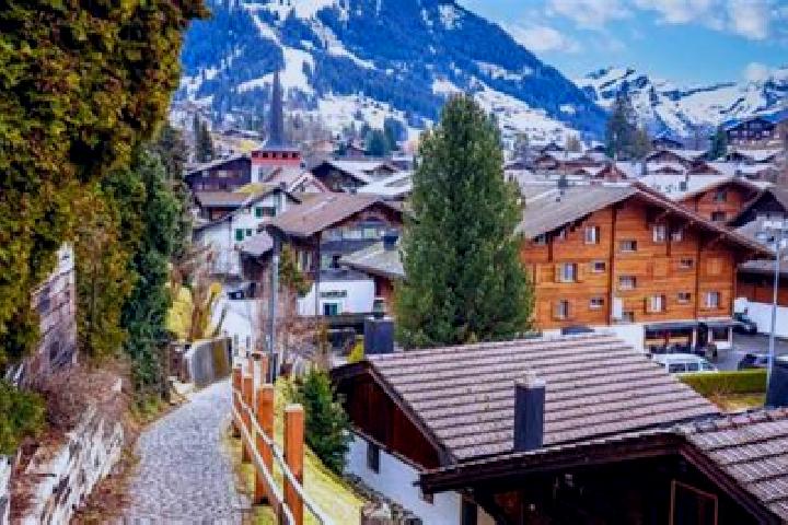 Jade, 20 — Escort in Gstaad, Switzerland