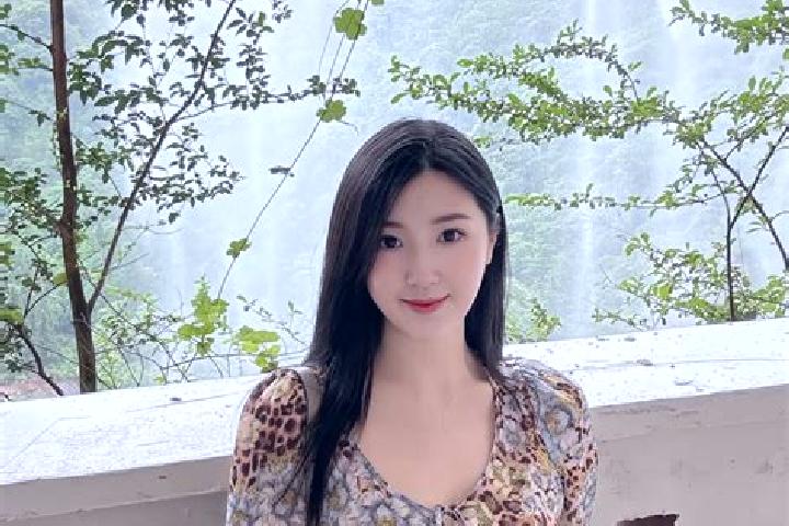 Jade, 20 — Escort in Lilin, China