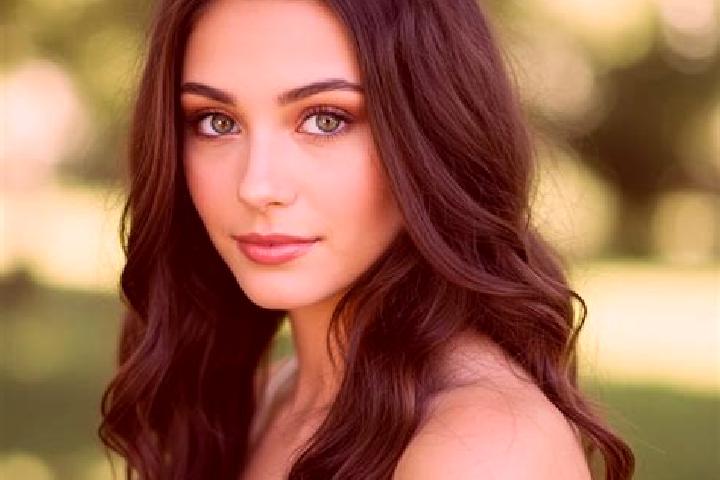 Jade, 21, a brunette hazel-eyed latina companion based in Stanford. Offering CIM, Massage, GFE. Available for incall and outcall, overnight bookings available.