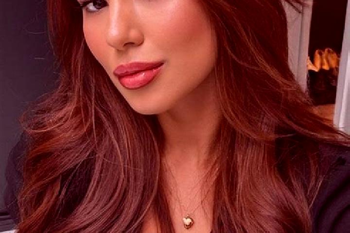 Jade, 21, a chestnut dark-eyed latina companion based in Panorama. Offering Striptease, Travel Companion, Tantra. Available for incall and outcall, day and e...
