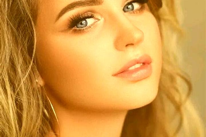 Jade, 21, a dark blonde blue-eyed slavic companion based in Rohru. Offering Overnight, Tantra, Massage. Available for incall and outcall, day and evening dates.