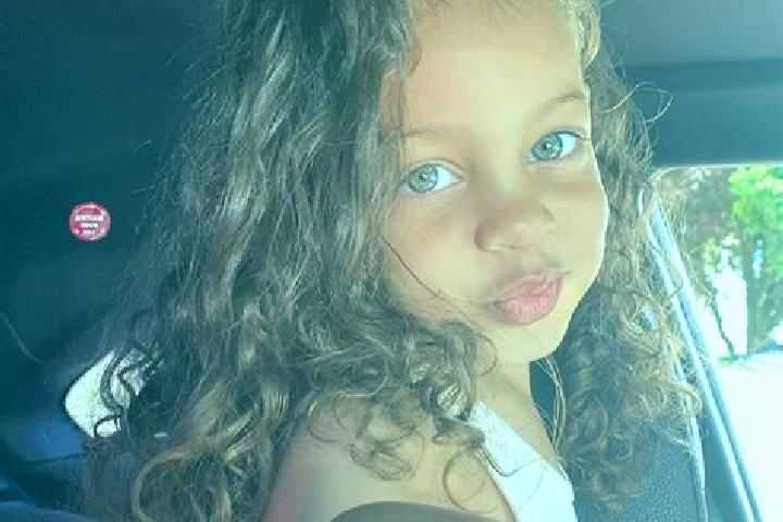 Jade, 22, a auburn blue-eyed mixed companion based in Guder Lao. Offering Tantra, Dinner Date, Erotic Massage, GFE. Available for incall and outcall, overnig...