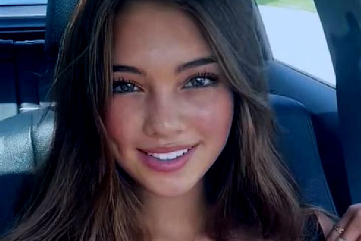 Jade, 22, a brunette green-eyed mixed companion based in Gwozdziany. Offering GFE, Party Girl, CIM. Available for incall and outcall, day and evening dates.