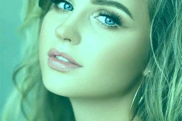 Jade, 22, a dark blonde blue-eyed european companion based in Patur. Offering CIM, Prostate Massage, Couples, Tantra, GFE. Available for incall and outcall, ...