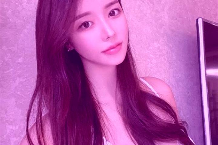Jade, 22 — Escort in Xiaqiao, China