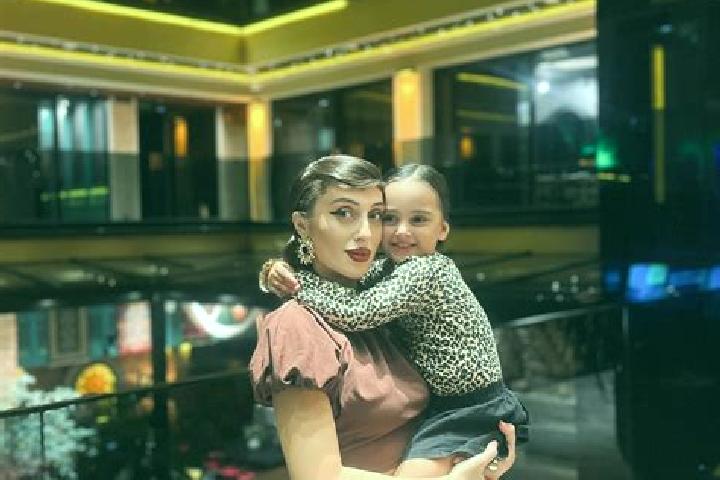 Jade, 23 — Escort in Bachi, China