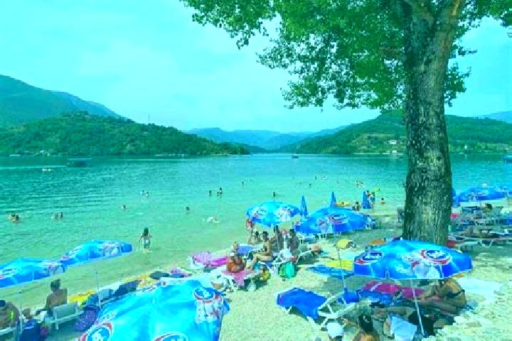 Jade, 23 — Escort in Jezero, Bosnia and Herzegovina