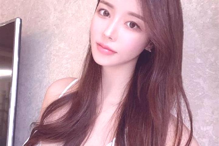 Jade, 23 — Escort in Jiaohu, China