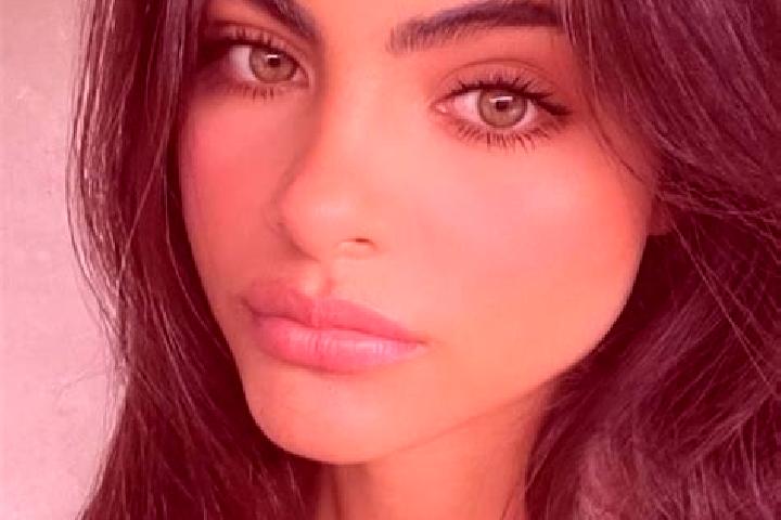 Jade, 24, a brunette grey-eyed indian companion based in Upper Brookville. Offering Duos, Tantra, GFE. Available for incall and outcall, day and evening dates.