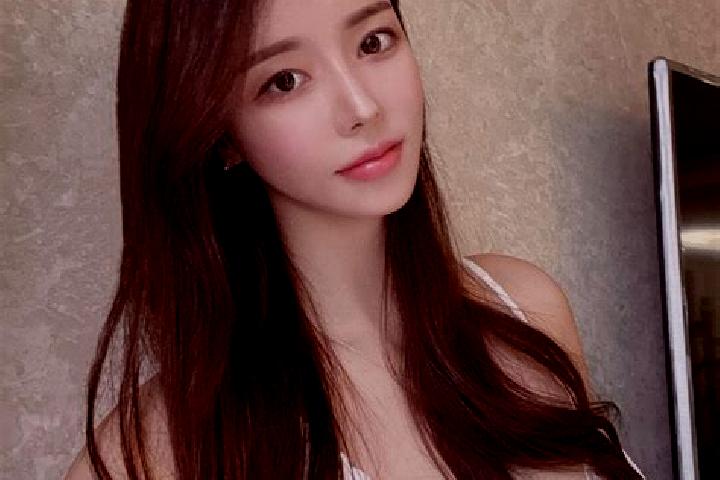 Jade, 24 — Escort in Kudang, Indonesia