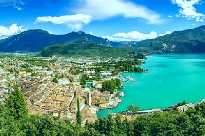 Jade, 24 — Escort in Pianezze del Lago, Italy