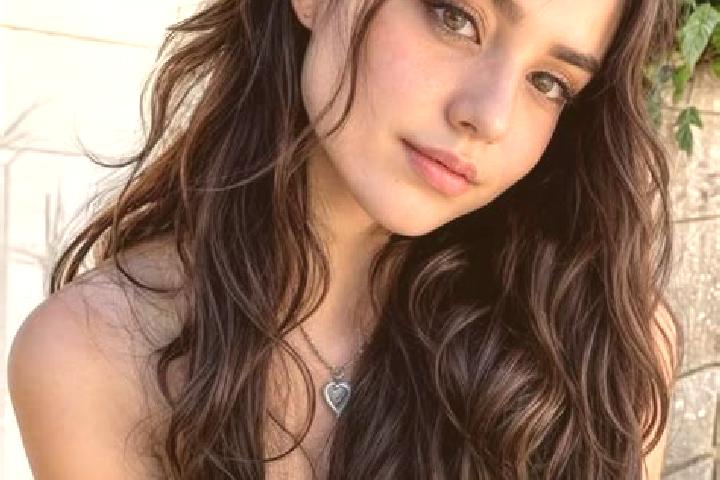 Jade, 25, a auburn amber-eyed middle eastern companion based in Nuradilovo. Offering BDSM, Fetish, CIM, Striptease. Available for incall and outcall, day and...