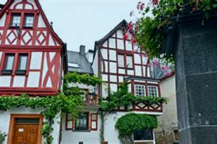 Jade, 25 — Escort in Ediger-Eller, Germany