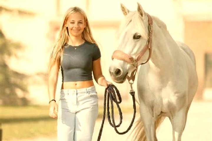 Jade, 25 — Escort in Santa Giuletta, Italy