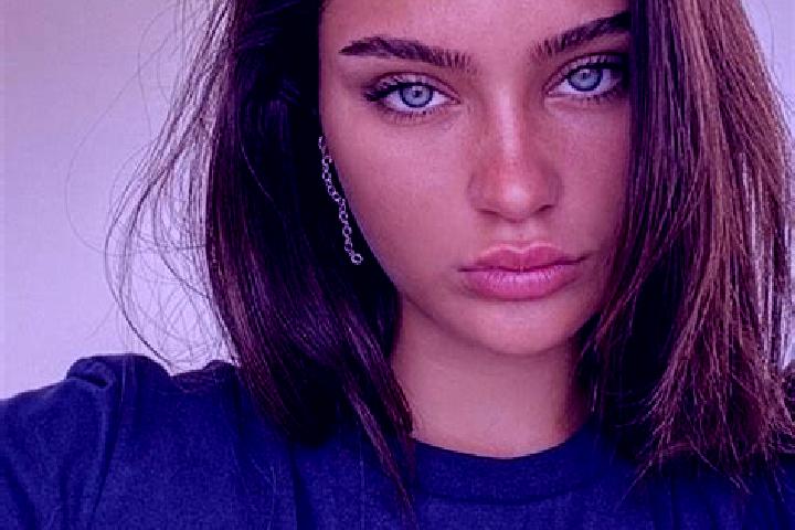 Jade, 26, a brunette blue-eyed caribbean companion based in Sanxay. Offering A-Level, Duos, GFE, 69. Available for incall and outcall, day and evening dates.