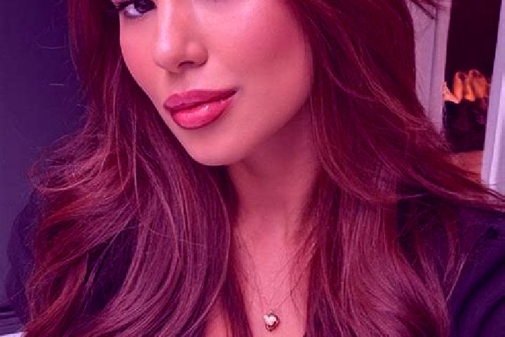 Jade, 26, a chestnut brown-eyed latina companion based in Sesslach. Offering Tantra, 69, Massage, GFE. Available for incall and outcall, day and evening dates.