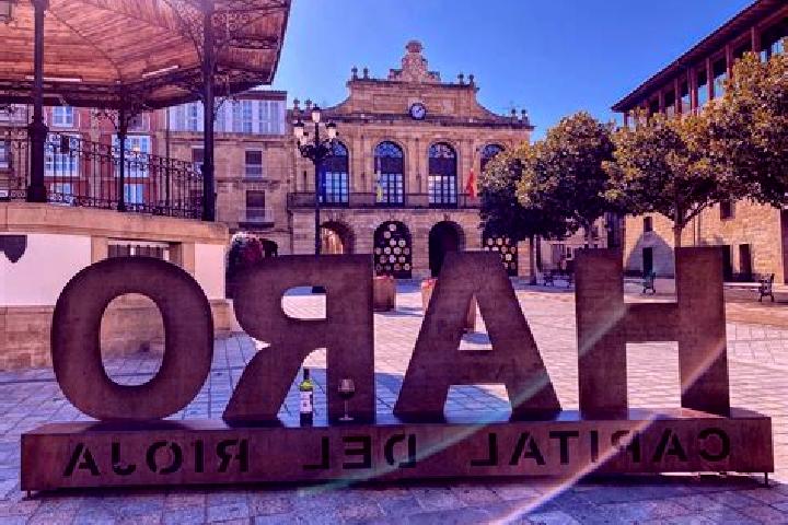 Jade, 26 — Escort in Fuentelespino de Haro, Spain