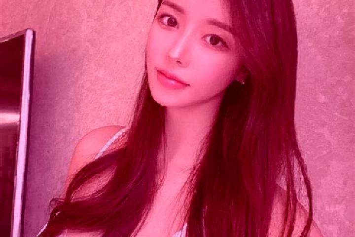 Jade, 27 — Escort in Xiaosi, China