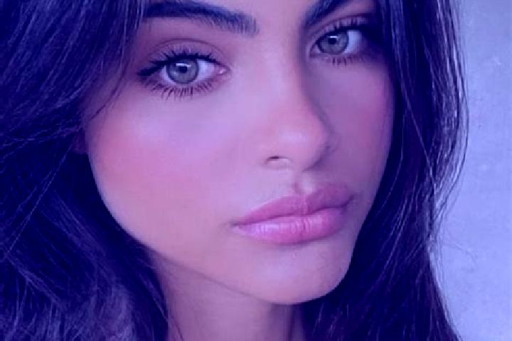 Jade, 28, a brunette grey-eyed indian companion based in Espondeilhan. Offering Tantra, Erotic Massage, Domination. Available for incall and outcall, overnig...