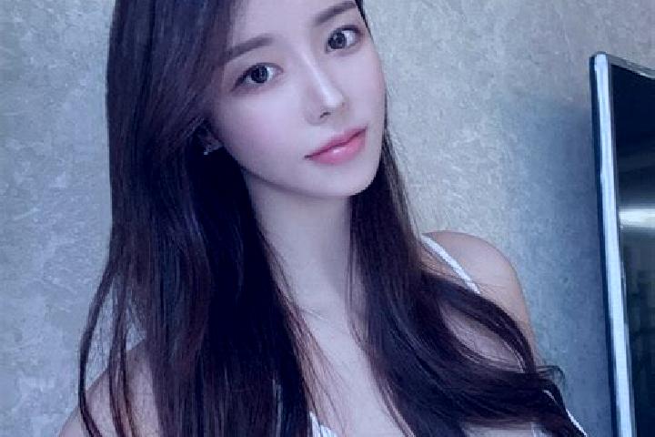 Jade, 28 — Escort in Xishenba, China