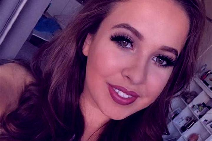 Jade, 29, a brunette amber-eyed caucasian companion based in Borgo Val di Taro. Offering Massage, Erotic Massage, Roleplay. Available for incall and outcall,...