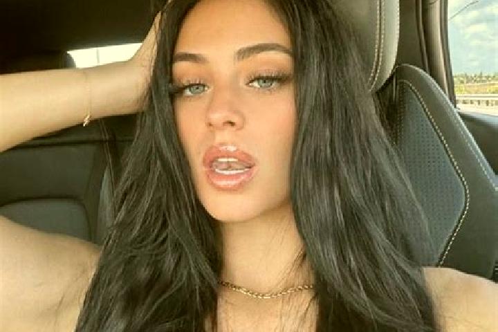 Jade, 31, a chestnut green-eyed asian companion based in Costa de Araujo. Offering Girlfriend Experience, Erotic Massage, Dinner Date, Fetish, BDSM. Availabl...