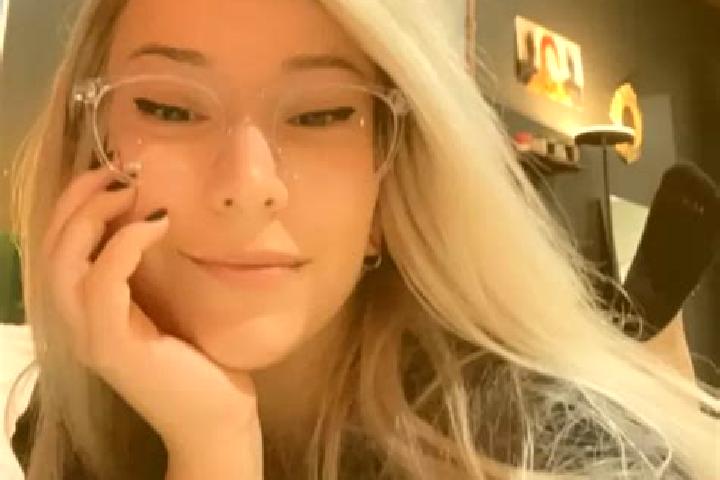 Jade, 32, a blonde amber-eyed latina companion based in Fort Gloster. Offering Girlfriend Experience, CIM. Available for incall and outcall, overnight bookin...