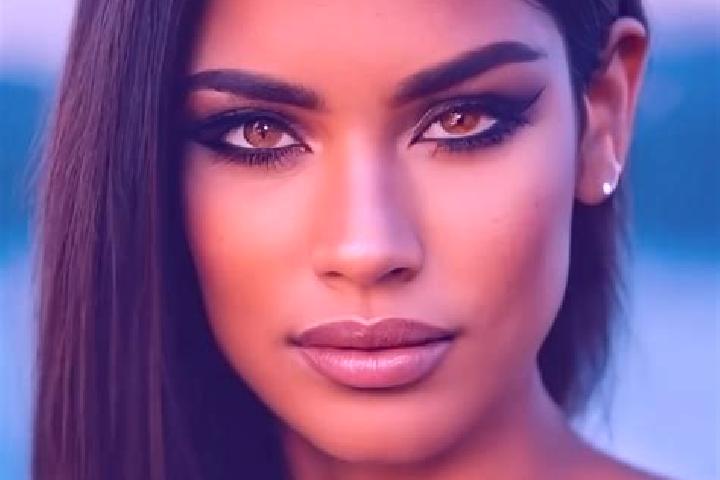 Jade, 32, a red green-eyed latina companion based in Bazzano. Offering Striptease, Travel Companion, Duos, Girlfriend Experience. Available for incall and ou...