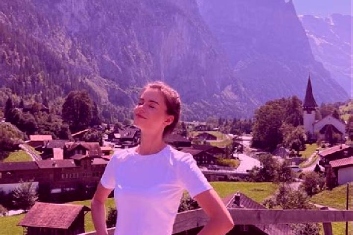 Jade, 32 — Escort in Cuarnens, Switzerland