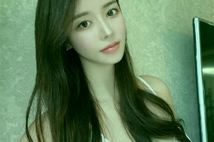 Jade, 33 — Escort in Hongshanyao, China