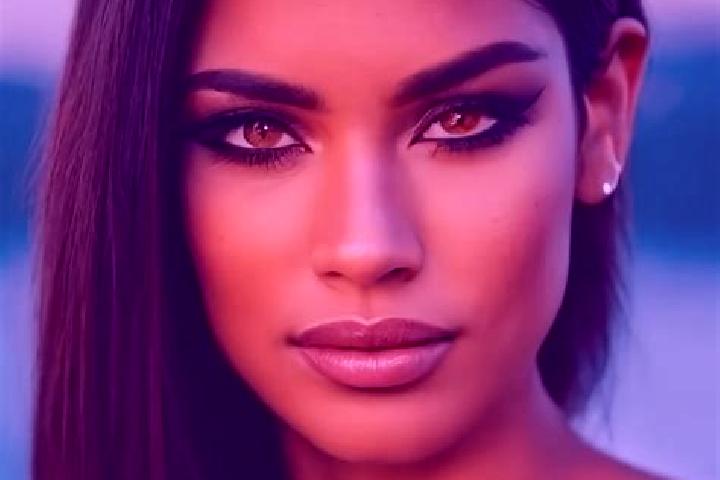 Jade, 34, a auburn dark-eyed latina companion based in Vyshevychi. Offering CIM, OWO, Tantra. Available for incall and outcall, day and evening dates.