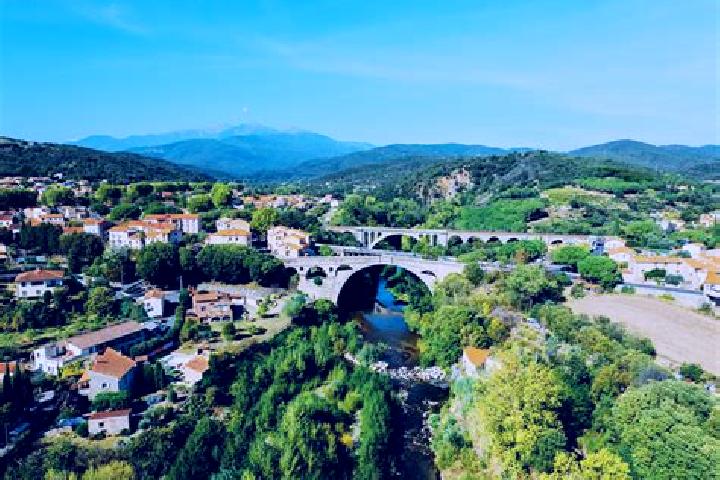 Jade, 34, a brunette amber-eyed european companion based in Banyuls-dels-Aspres. Offering Roleplay, A-Level, Fetish, Deep French Kissing. Available for incal...