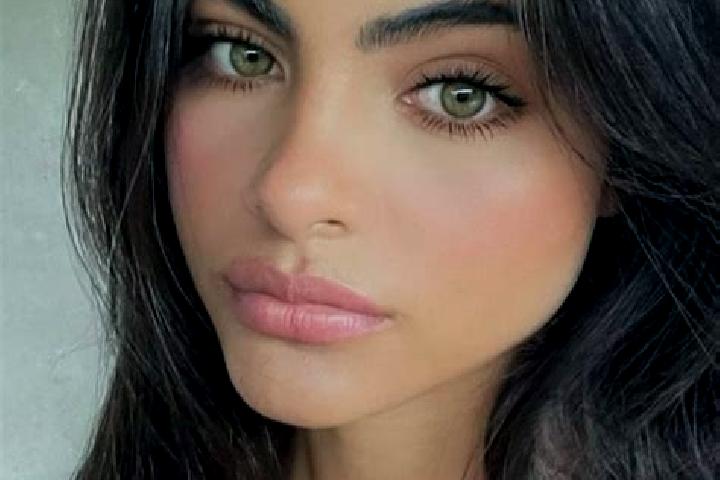 Jade, 34, a brunette dark-eyed indian companion based in Lesnovka. Offering Massage, Tantra, Couples, BDSM. Available for incall and outcall, day and evening...