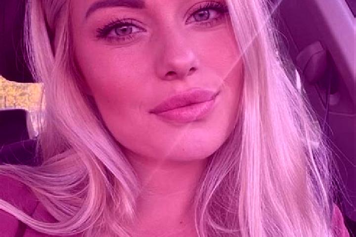 Jade, 35, a blonde hazel-eyed ebony companion based in Papenhoven. Offering OWO, 69, Erotic Massage, Dinner Date. Available for incall and outcall, day and e...