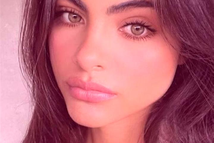 Jade, 35, a brunette green-eyed middle eastern companion based in La Forge. Offering Massage, CIM, Couples, Duos. Available for incall and outcall, overnight...