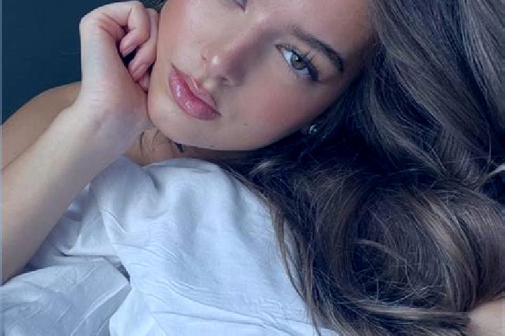 Jade, 35, a chestnut grey-eyed latina companion based in Caluca. Offering Duos, Erotic Massage, Prostate Massage, Massage, BDSM. Available for incall and out...