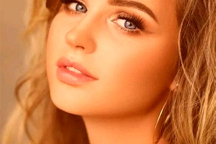 Jade, 35, a dark blonde blue-eyed mediterranean companion based in Puerto Lopez. Offering A-Level, Duos, Prostate Massage, Dinner Date, Erotic Massage. Avail...
