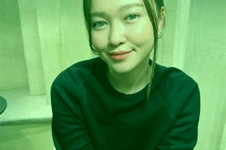 Jade, 38, a red blue-eyed asian companion based in Sochi. Offering Prostate Massage, Tantra, Dinner Date. Available for incall and outcall, day and evening d...