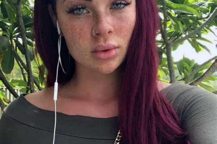 Jade, 39, a auburn dark-eyed asian companion based in Bazoges-en-Pareds. Offering Duos, 69, Striptease, GFE. Available for incall and outcall, day and evenin...