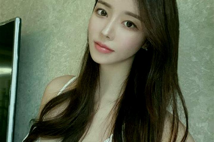 Kinsley, 20 — Escort in Daochang, China