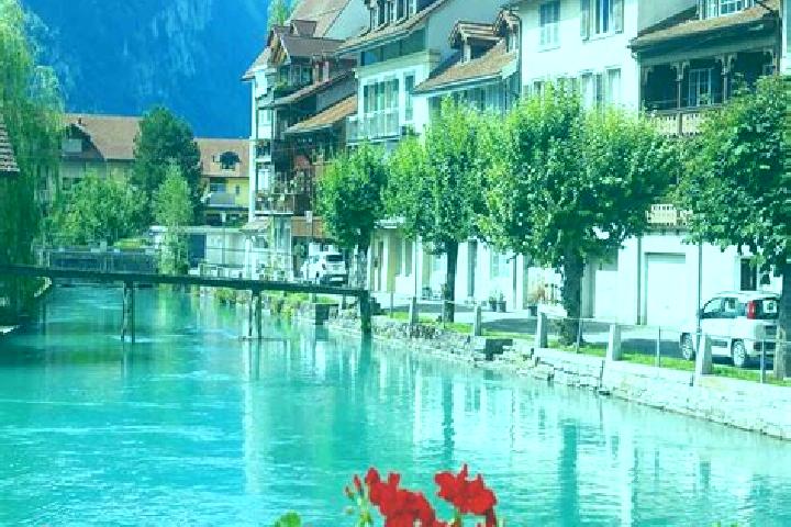 Kinsley, 20 — Escort in Darligen, Switzerland